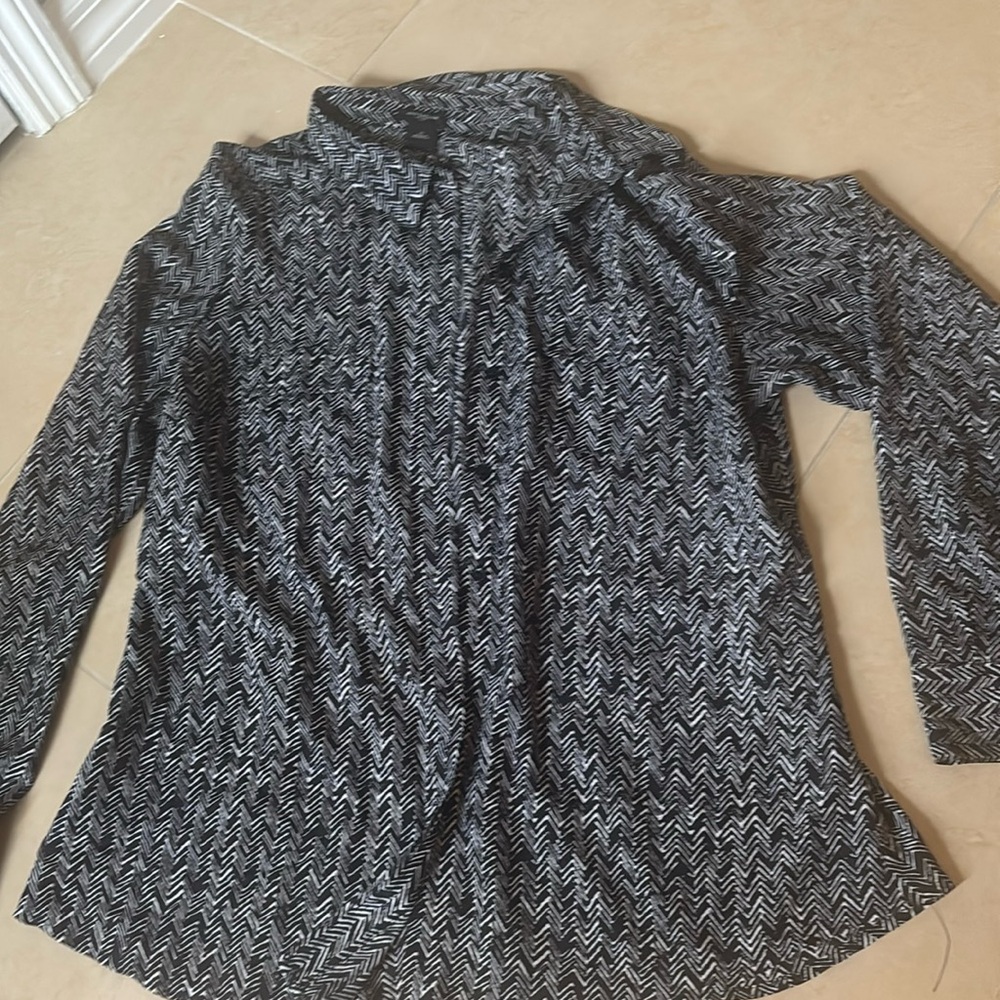 Ann Taylor collared chevron black/white size 14 blouse